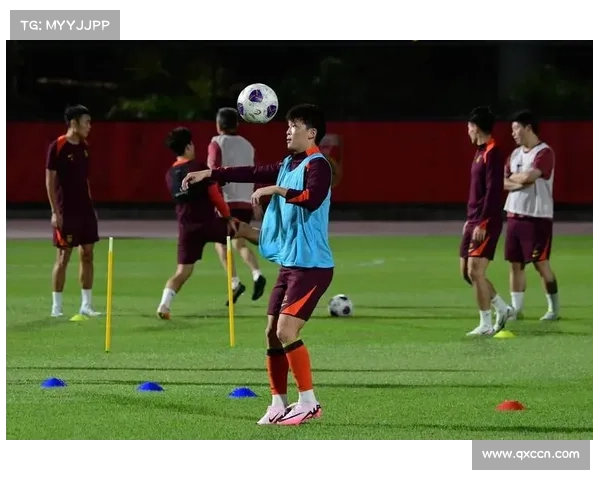 国足6人染黄再吃牌停赛 裁判尺度成为焦点引发热议